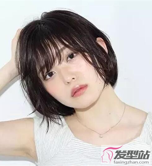 女生霧黑色染發(fā)發(fā)型