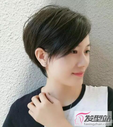 女生剃后脖短發(fā)發(fā)型