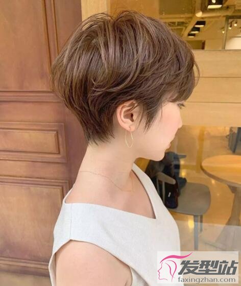 女生剃后脖短發(fā)發(fā)型