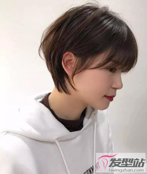 女生剃后脖短發(fā)發(fā)型