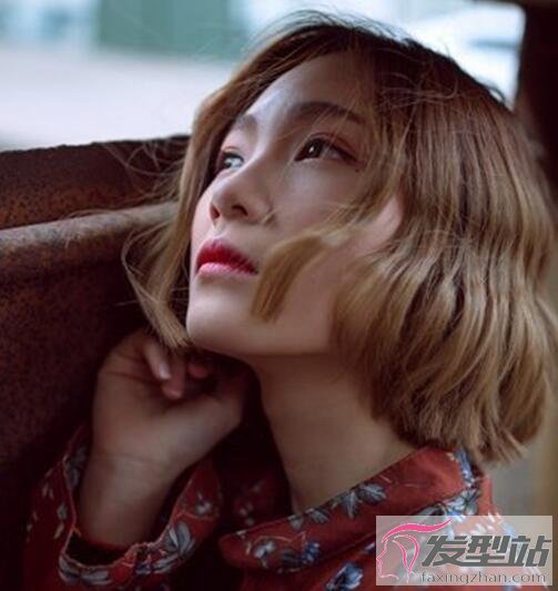 短發(fā)水波紋燙發(fā)