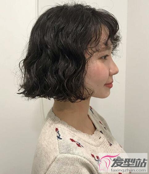 短發(fā)水波紋燙發(fā)