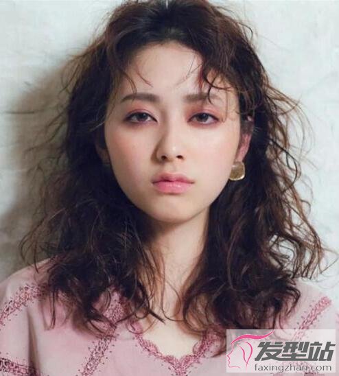 寬臉女生時(shí)尚發(fā)型