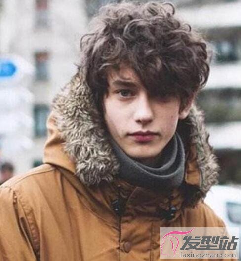 男生泰迪卷發(fā)型