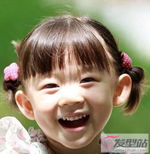 小女孩齊劉海扎發(fā)發(fā)型