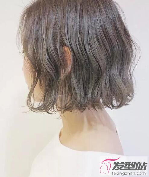 層次感齊脖短發(fā)發(fā)型