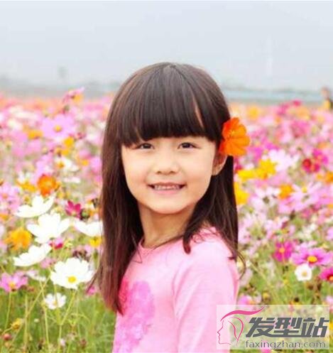 小女孩披肩發(fā)發(fā)型