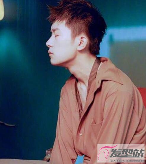男生港風(fēng)發(fā)型