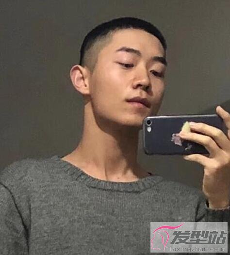 皮膚黑男生發(fā)型