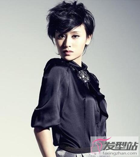 女生斜龐克發(fā)型