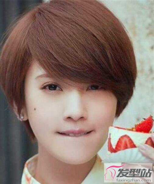 女生斜龐克發(fā)型