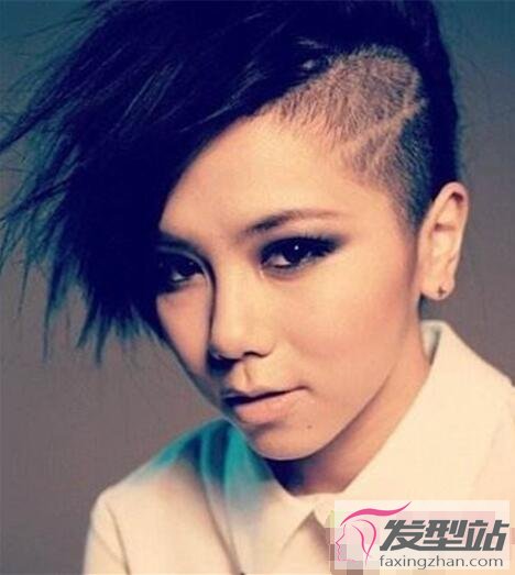 女生斜龐克發(fā)型