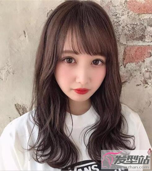 日系外翻卷發(fā)發(fā)型