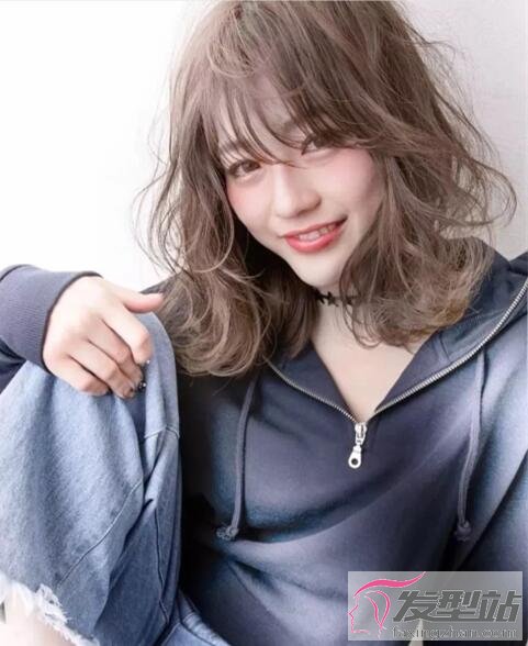 碎發(fā)多女生發(fā)型