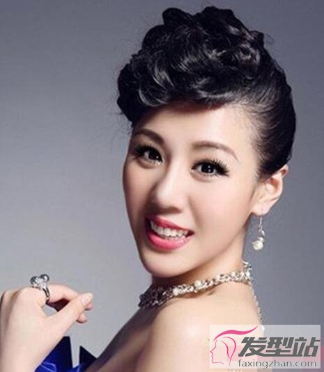 發(fā)際線高女生扎發(fā)