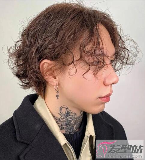 男生小卷燙發(fā)發(fā)型