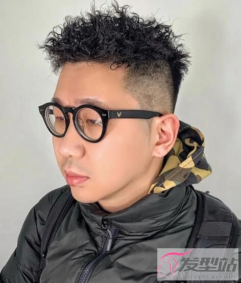 男生小卷燙發(fā)發(fā)型