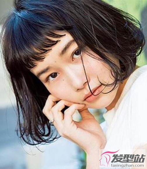 女生濕發(fā)造型