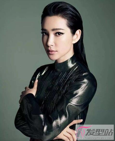 女生長直發(fā)發(fā)型