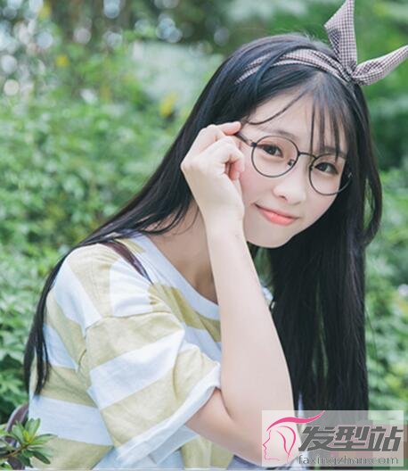 劉海黑長直發(fā)型