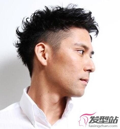 男生剃鬢角短發(fā)