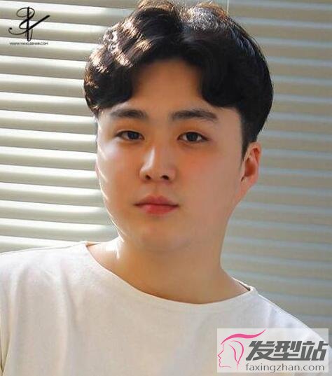 大臉男生劉海發(fā)型