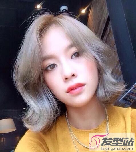 女生魚尾卷短發(fā)