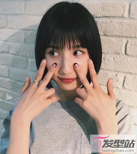 女生黑色短發(fā)發(fā)型