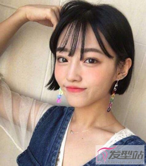 女生黑色短發(fā)發(fā)型
