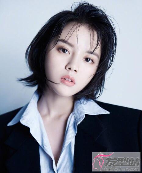 女生黑色短發(fā)發(fā)型