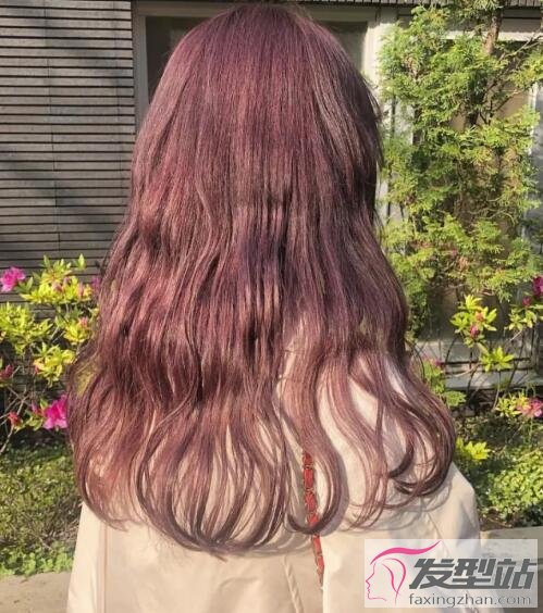 女生波紋卷發(fā)發(fā)型