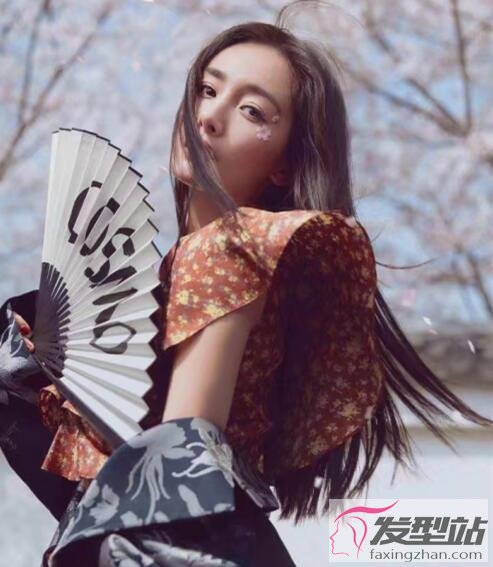 女生黑茶色染發(fā)發(fā)型