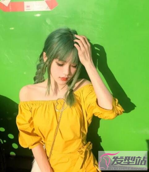 女生綠色染發(fā)發(fā)型