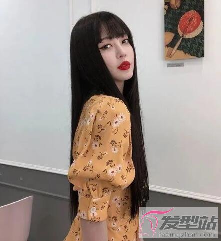 女生黑長直發(fā)型