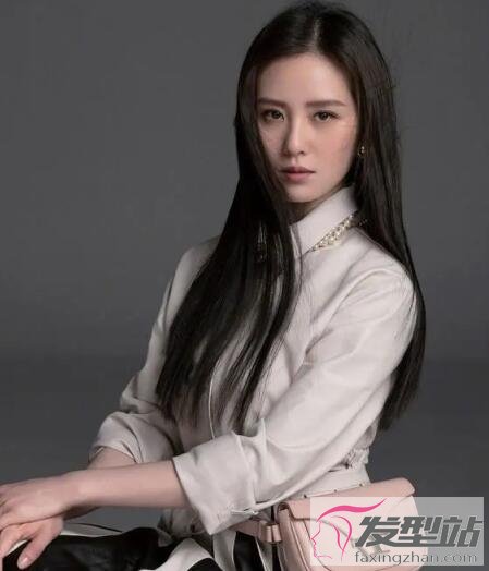 女生黑長直發(fā)型