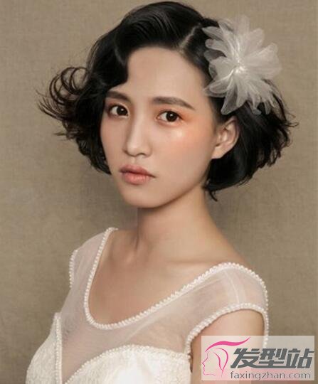 女生三七分短發(fā)發(fā)型