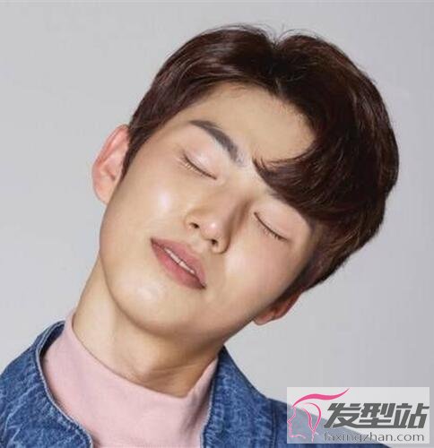 男生倒鉤劉海發(fā)型