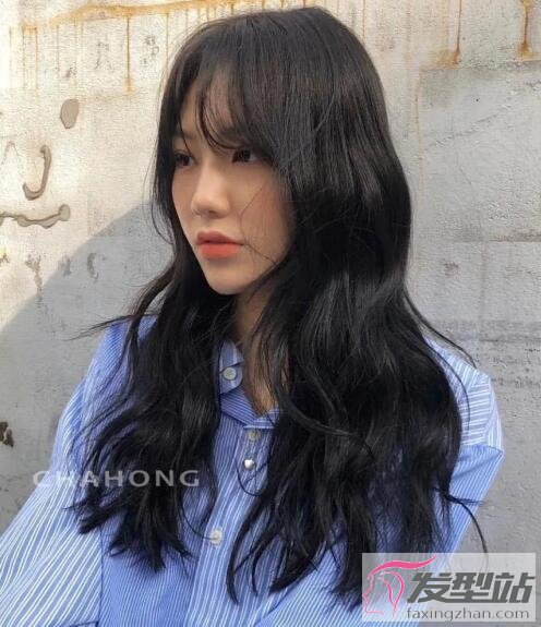 女生長(zhǎng)發(fā)燙發(fā)發(fā)型