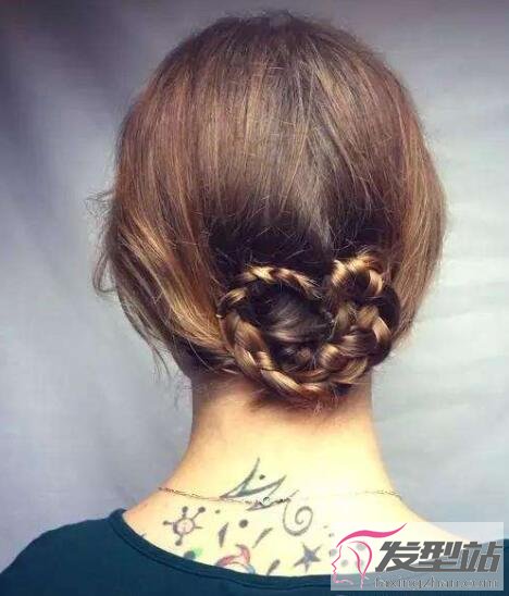 女生愛(ài)心編發(fā)發(fā)型