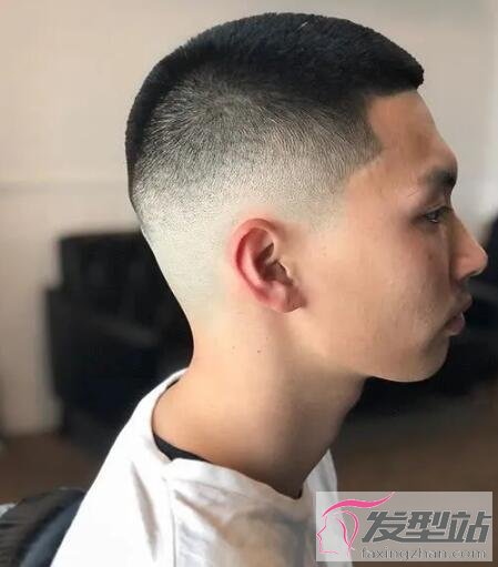 男生周邊光發(fā)型
