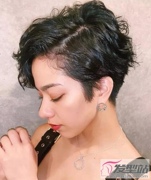 復(fù)古卷超短發(fā)發(fā)型