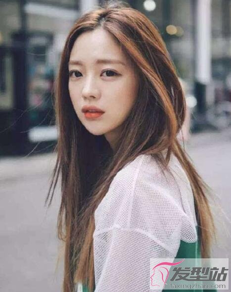 女生時尚直發(fā)發(fā)型