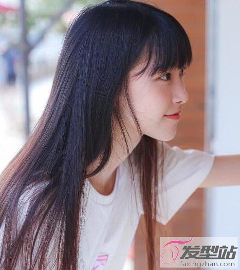 女生時尚直發(fā)發(fā)型