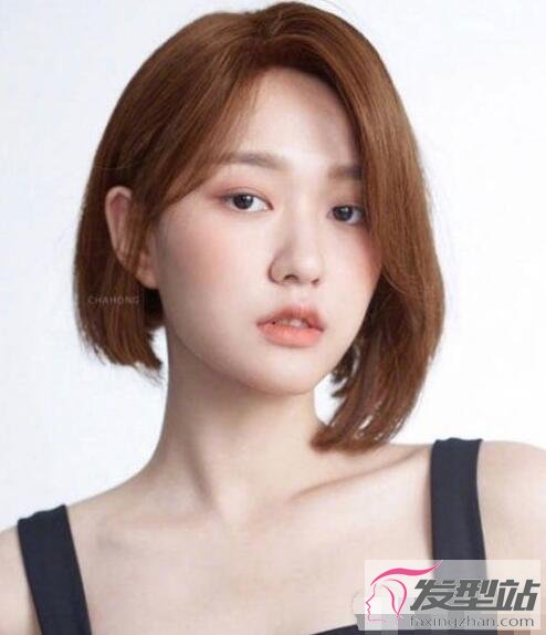 女生不對稱短發(fā)