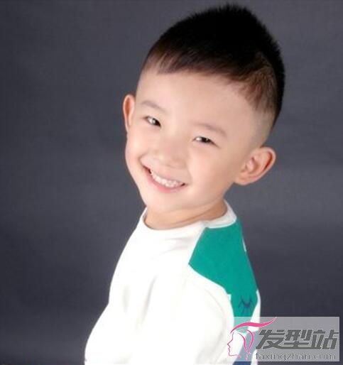 發(fā)量少小男孩發(fā)型