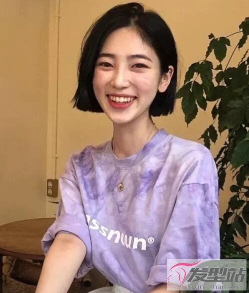 女生一刀切短發(fā)
