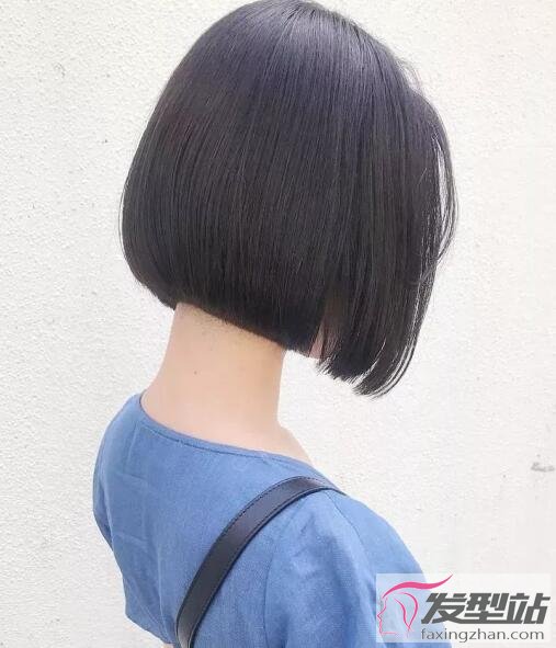 女生一刀切短發(fā)