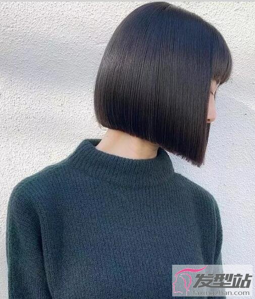 女生一刀切短發(fā)