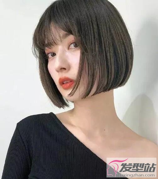 女生一刀切短發(fā)