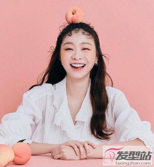 女生羊毛卷劉海發(fā)型